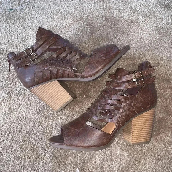 cloudwalkers Shoes - CloudWalkers by Avenue Kiera Brown Perp Toe Booties Size 8.5